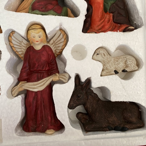 DANSON VINTAGE NATIVITY SET (fine porcelain) - Picture 6 of 8